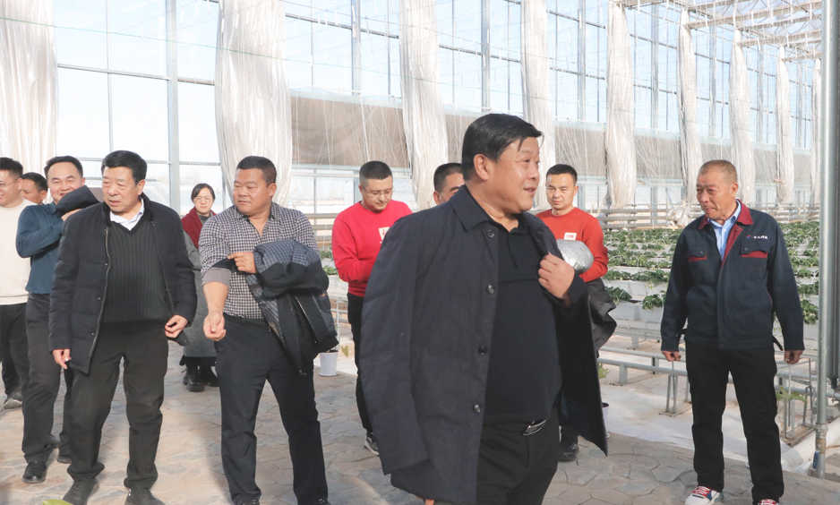 2024年會938圖智能溫室張總帶隊(duì)切2.jpg 2024年會938圖智能溫室張總帶隊(duì)切2.jpg